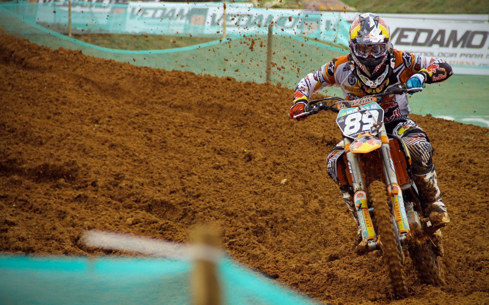 荷将埃德瓦森嘲弄斯蒂勒引爆赛场风波，斯图加特客场四球横扫对手夺关键胜利